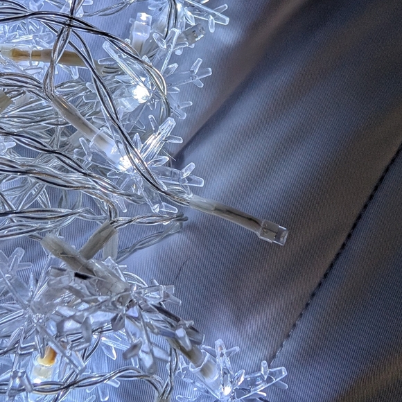 Snowflake Christmas Lights, 16.08ft 40 LED Christmas Lights Snowflake (EUC) - Picture 7 of 8